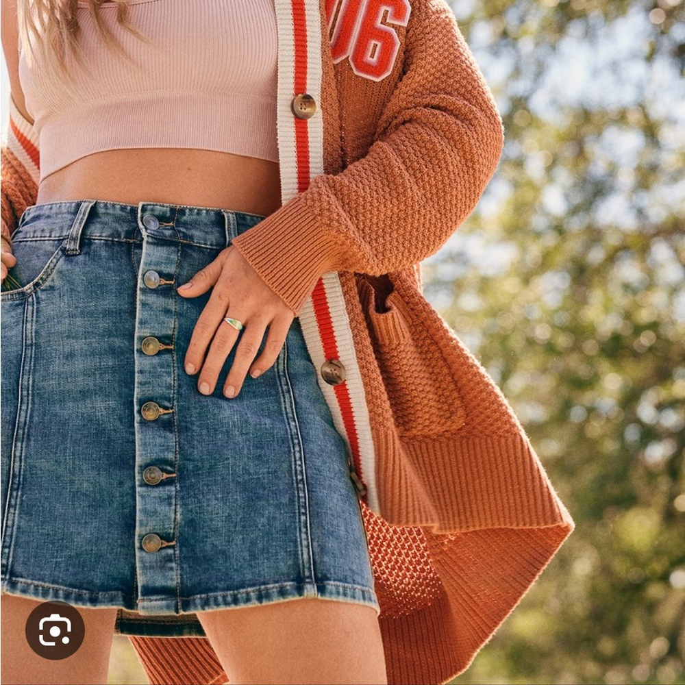 Aerie Button Front Denim Skirt. NWOT. Size M.